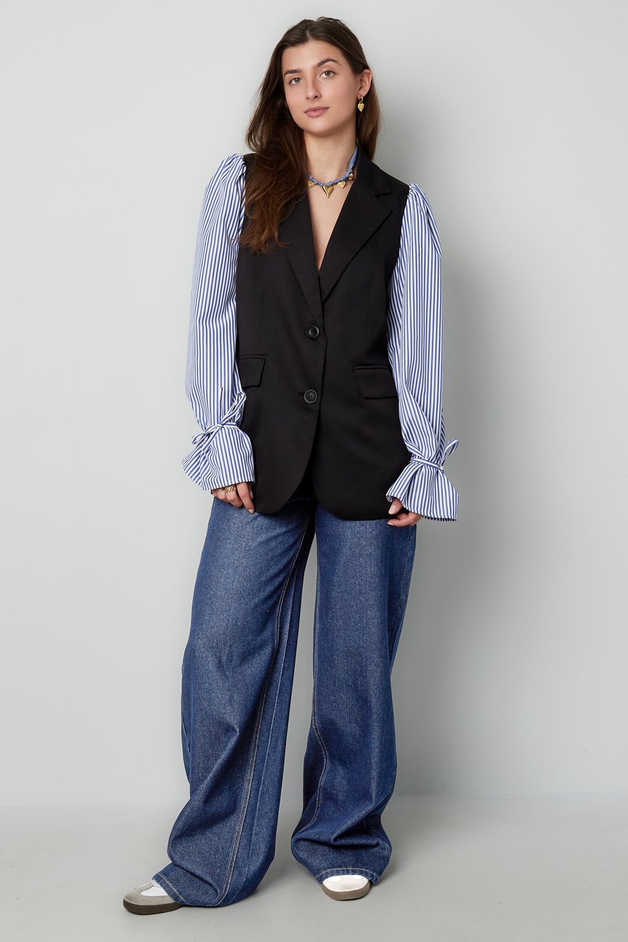 Blazer con mangas de blusa a rayas - negro y azul Imagen4